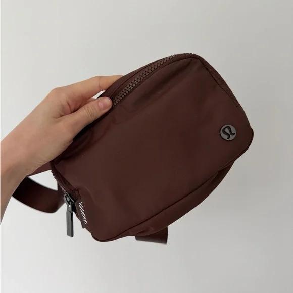 Lululemon Everywhere Belt Bag 1L in Java | Chocolate Brown - Picture 4 of 11
